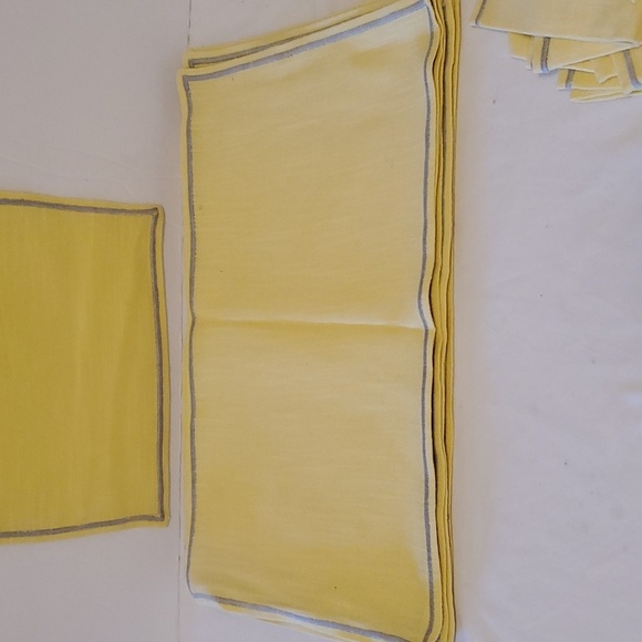 15 Piece Yellow & Gray Linen Placements Runner & Napkins - Picture 4 of 7